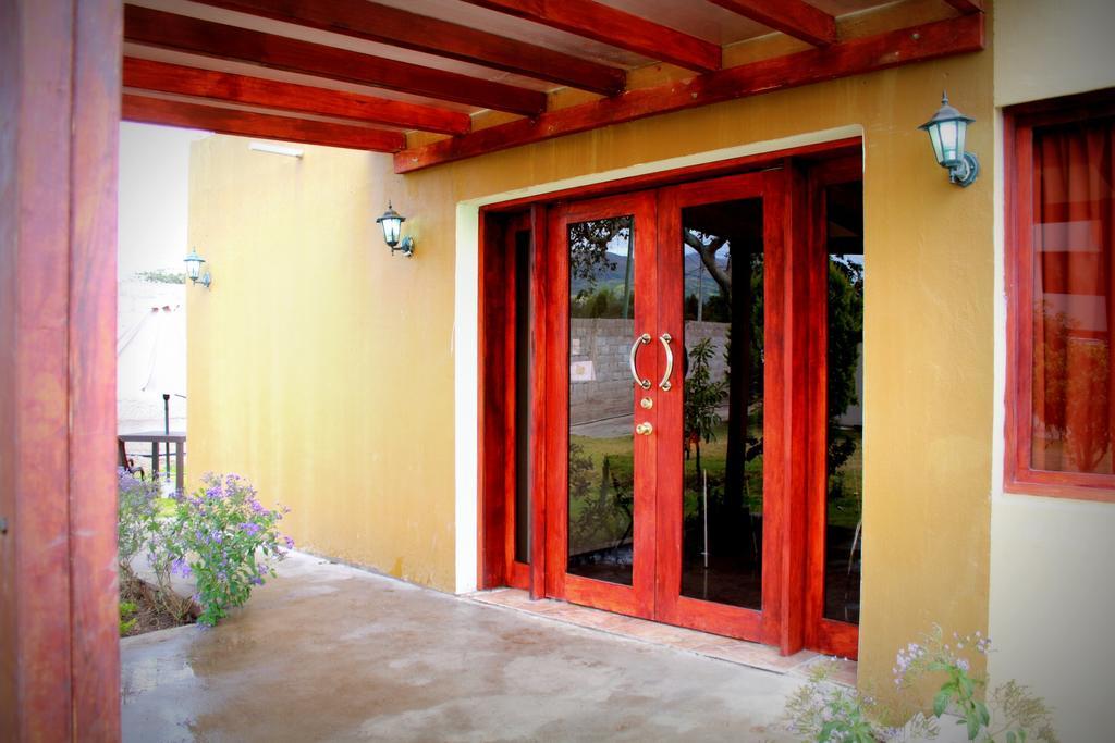 Hotel Las Mercedes Airport-Quito Tababela Exterior photo