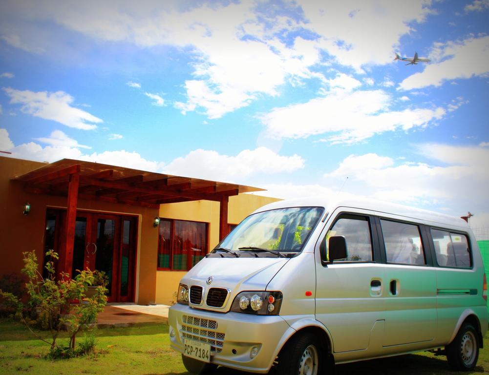 Hotel Las Mercedes Airport-Quito Tababela Exterior photo