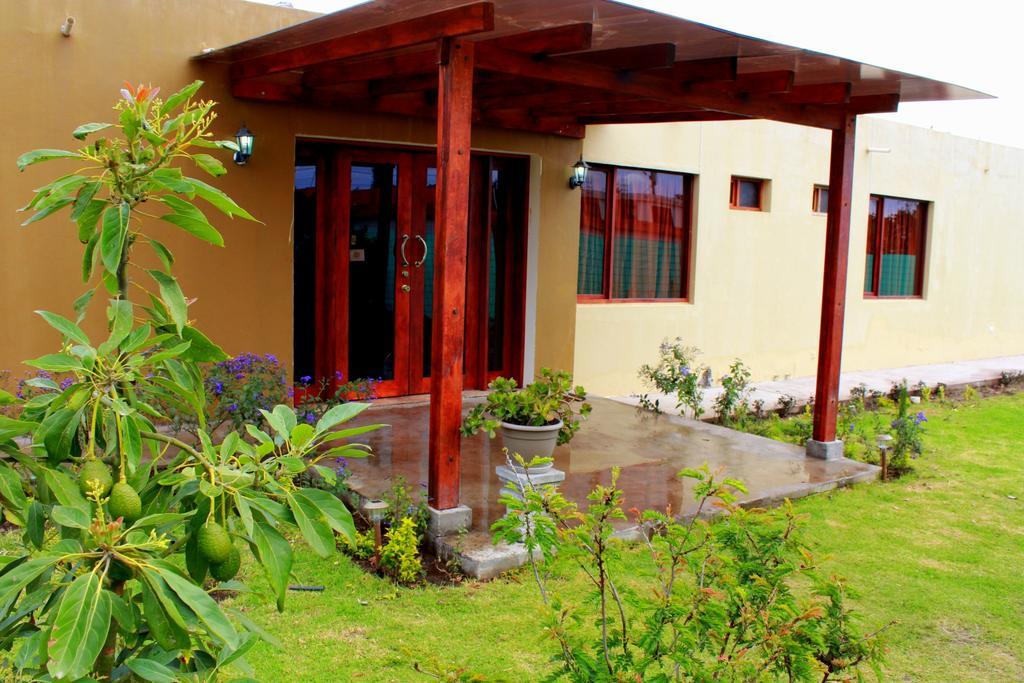 Hotel Las Mercedes Airport-Quito Tababela Exterior photo