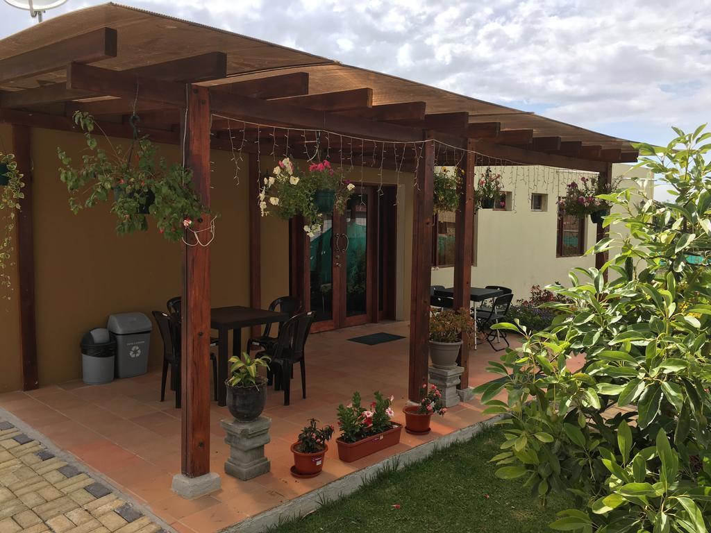 Hotel Las Mercedes Airport-Quito Tababela Exterior photo