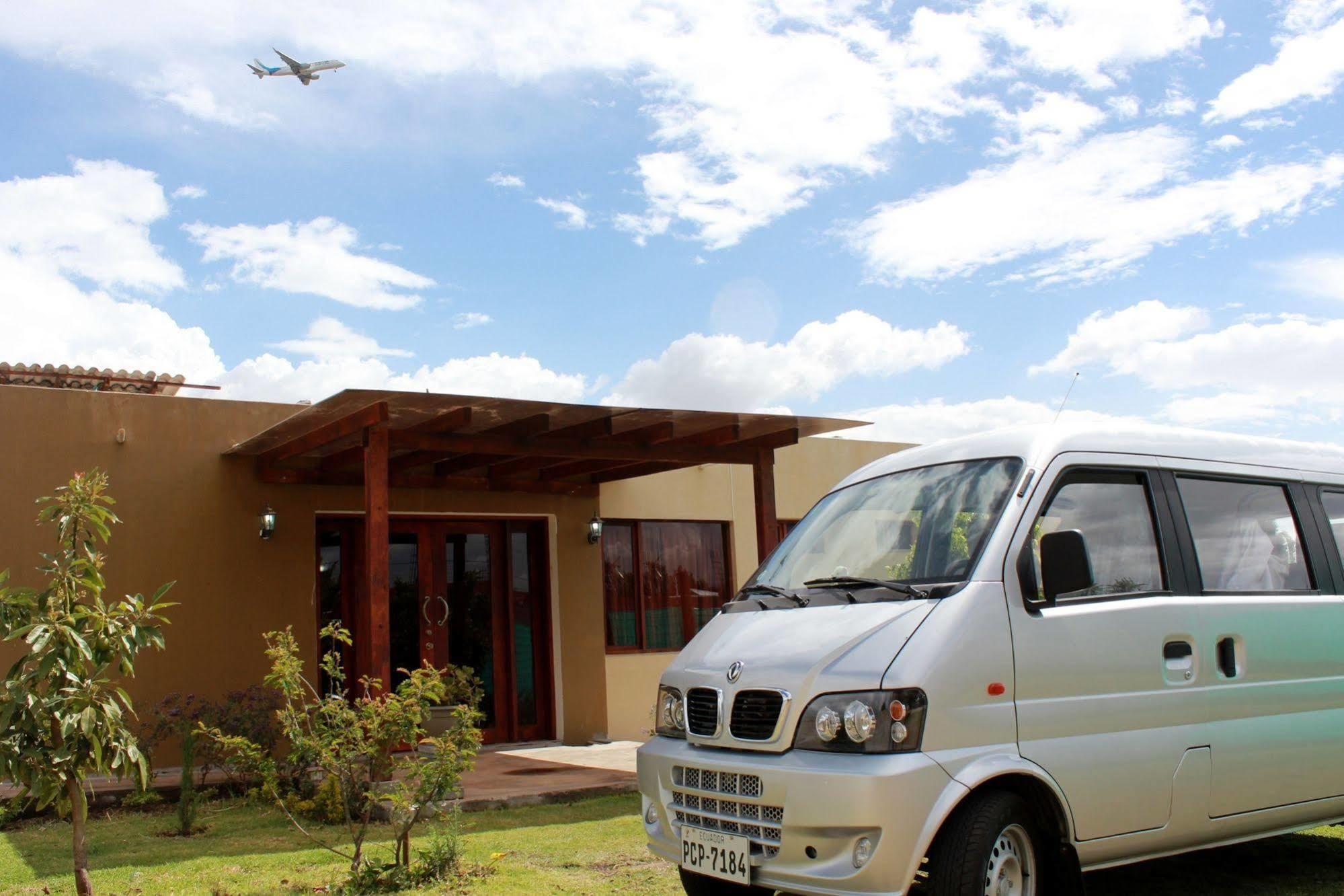Hotel Las Mercedes Airport-Quito Tababela Exterior photo