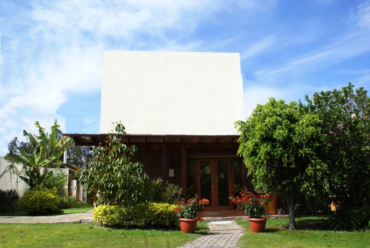 Hotel Las Mercedes Airport-Quito Tababela Exterior photo