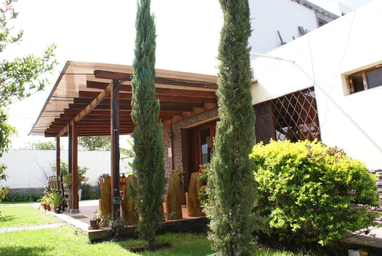 Hotel Las Mercedes Airport-Quito Tababela Exterior photo